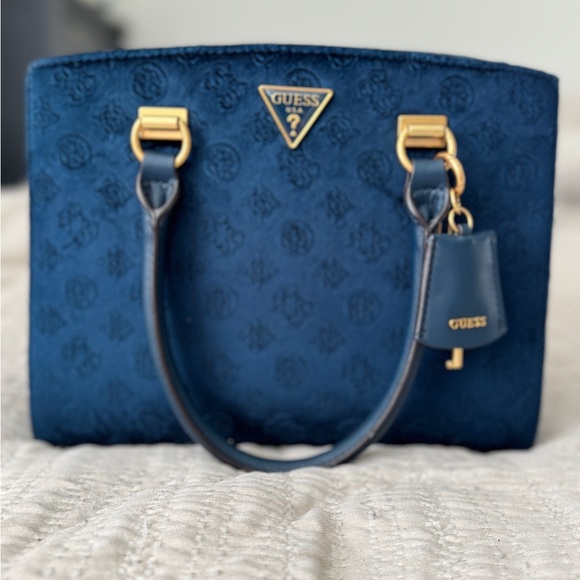GUESS Ales Girlfriend Satchel GORGEOUS!!! - Picture 1 of 6